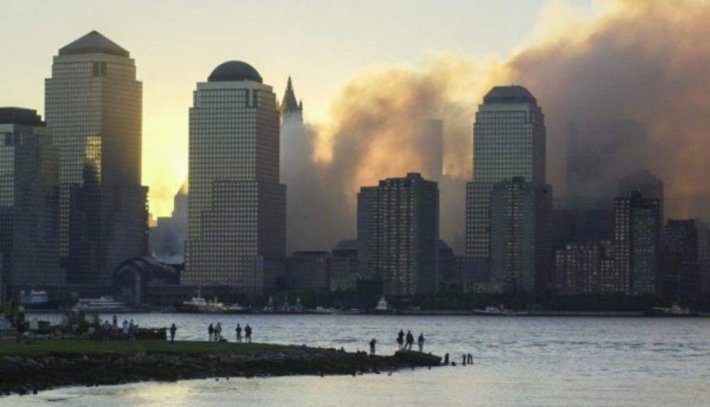 Casi 3.000 personas murieron el 11 de septiembre de 2001, cuando 19 atacantes suicidas de Al Qaeda secuestraron cuatro aviones de línea y los estrellaron contra las Torres Gemelas de Nueva York, el Pentágono, en Washington, y sobre un campo de Shanksville, en Pensilvania.