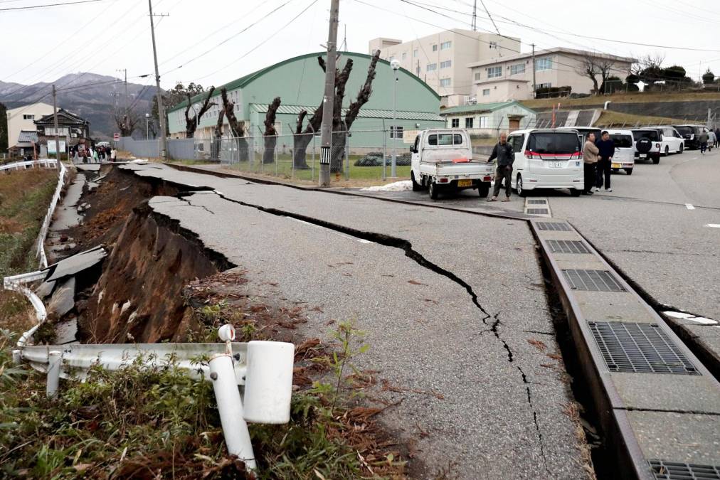 El terremoto, que se sintió incluso en Tokio, se produjo en la península de Noto a las 16.10 (7.10 GMT) e inicialmente la Agencia Meteorológica de Japón (JMA) estimó que el temblor había sido de 7,4 grados en la escala de Richter, aunque después revisó al alza la magnitud en dos décimas.