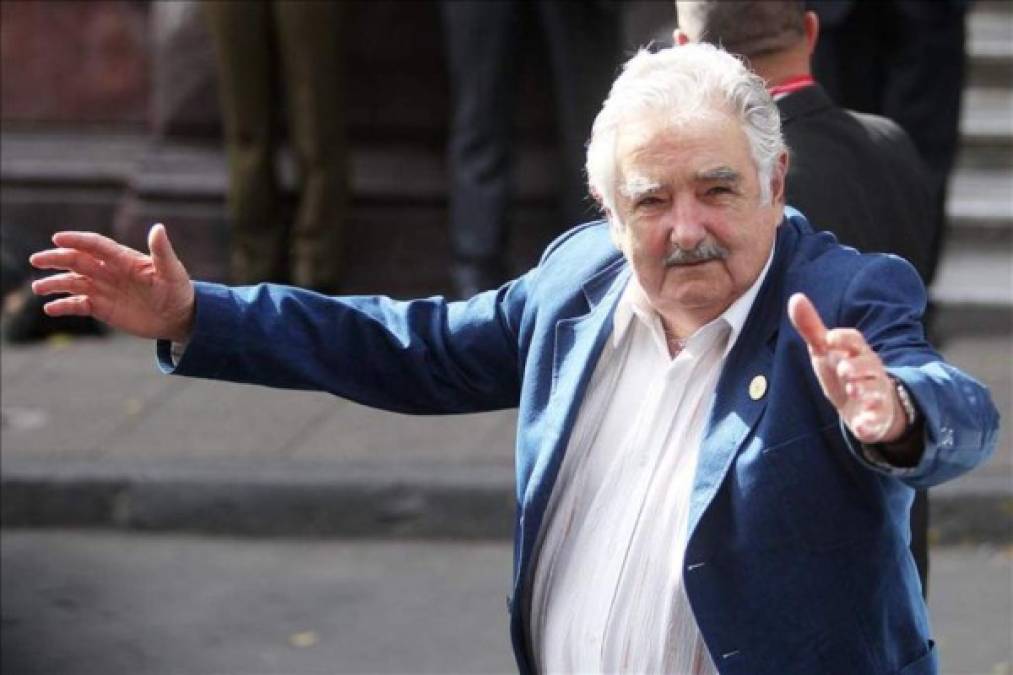 José Alberto «Pepe» Mujica Cordano<br/><br/>Durante su juventud, en 1964, el expresidente uruguayo formó parte del grupo guerrillero Movimiento de Liberación Nacional-Tupamaros.En distintos conflictos bélicos, Mujica fue herido. Se le apresó en cuatro ocasiones y en dos oportunidades se fugó de la cárcel de Punta Carretas, en Montevideo.<br/><br/>Fue uno de los dirigentes tupamaros que la dictadura cívico-militar tomó como rehenes.Mujica permaneció así durante once años.Posteriormente, en 1985, con el retorno a la democracia, Mujica fue puesto en libertad mediante amnistía política. Luego fue elegido diputado y senador, para posteriormente ocupar el cargo de ministro de Ganadería, Agricultura y Pesca entre 2005 y 2008. Es el líder del Movimiento de Participación Popular, sector mayoritario del partido de izquierda Frente Amplio.<br/><br/>Desde 2010 hasta 2015 fue presidente de Uruguay.
