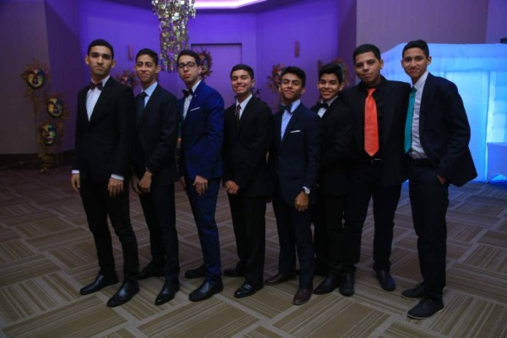 Diego Espinal, Daniel Handal, Alejandro Castellanos, Rodrigo Ortiz, Diego Paz, Pablo Peralta, Diego Castellanos y Willian Arevalo.