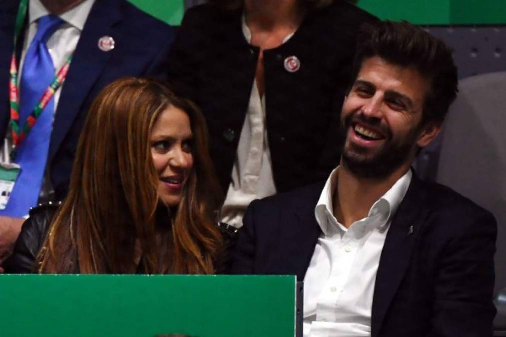 Después de su presentación, Shakira se sentó en la grada junto a su esposo Gerard Piqué para ver la final de la Copa Davis.