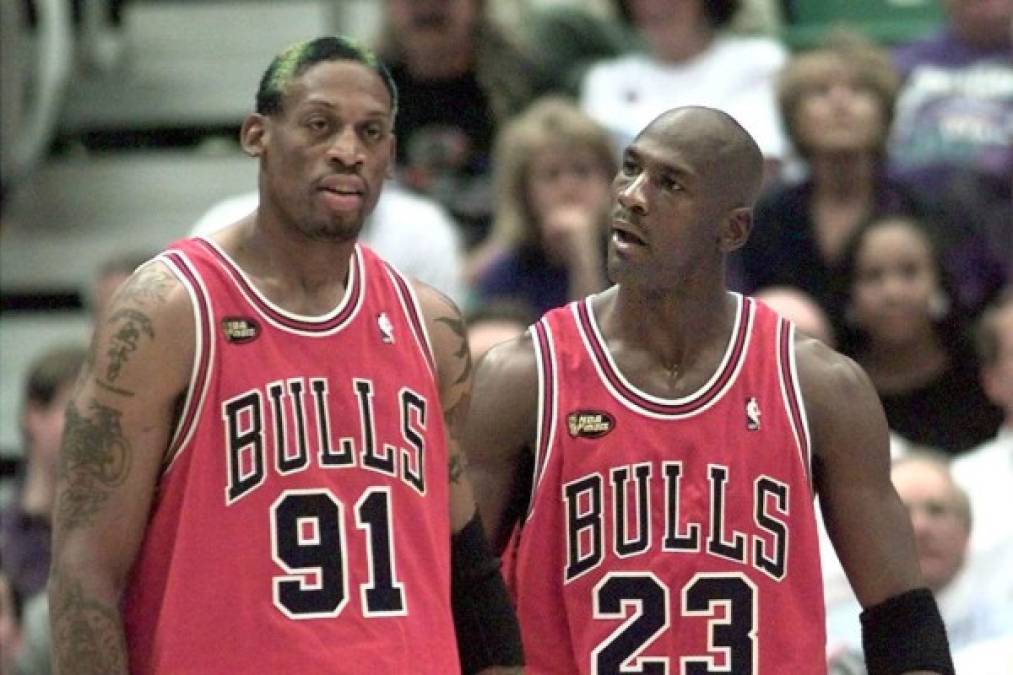 Jordan recuerda cómo tras la vuelta de Scottie Pippen después de superar una operación de tobillo, Dennis Rodman solicitó a Phil Jackson unas vacaciones en Las Vegas para despejarse y relajarse unos días.