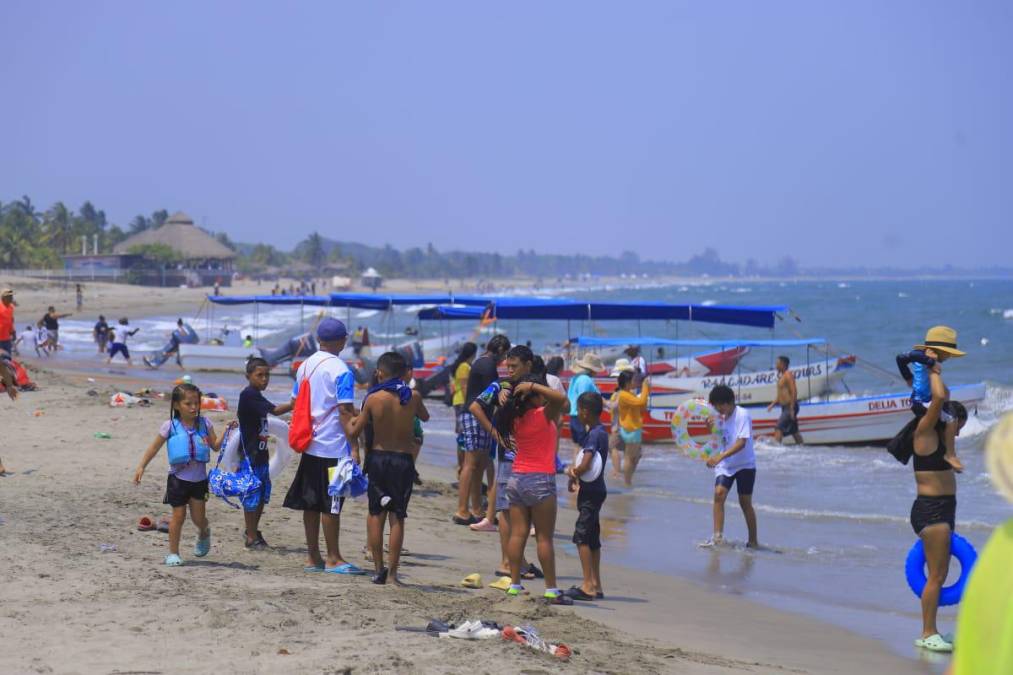 Miles de hondureños comenzaron a llegar a Tela para disfrutar de la Semana Santa 2024.