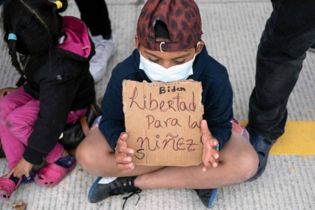 Los niños migrantes también se unieron a la protesta para exigir asilo al Gobierno de EEUU.