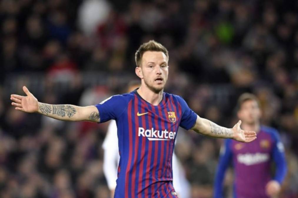 Ivan Rakitić: El croata será otro de los mediocampistas del Barcelona ante Lyon. Medios españoles señalan que el volante estaría teniendo sus últimos partidos como jugador del club catalán, al parecer no le renovarán contrato.