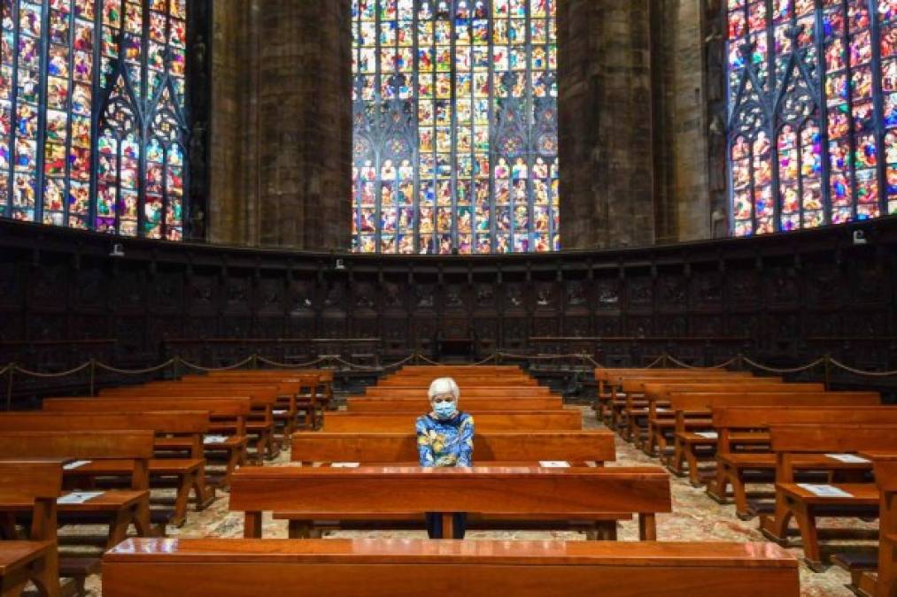 Los italianos también regresaron a las iglesias tras dos meses de culto por video.