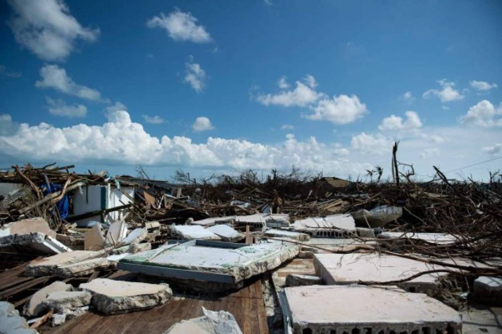 El primer ministro de las Bahamas, Hubert Minnis, afirmó que Dorian causó una devastación sin precedentes en el archipiélago y que llevará varios años reconstruir este destino paradisíaco del Caribe.