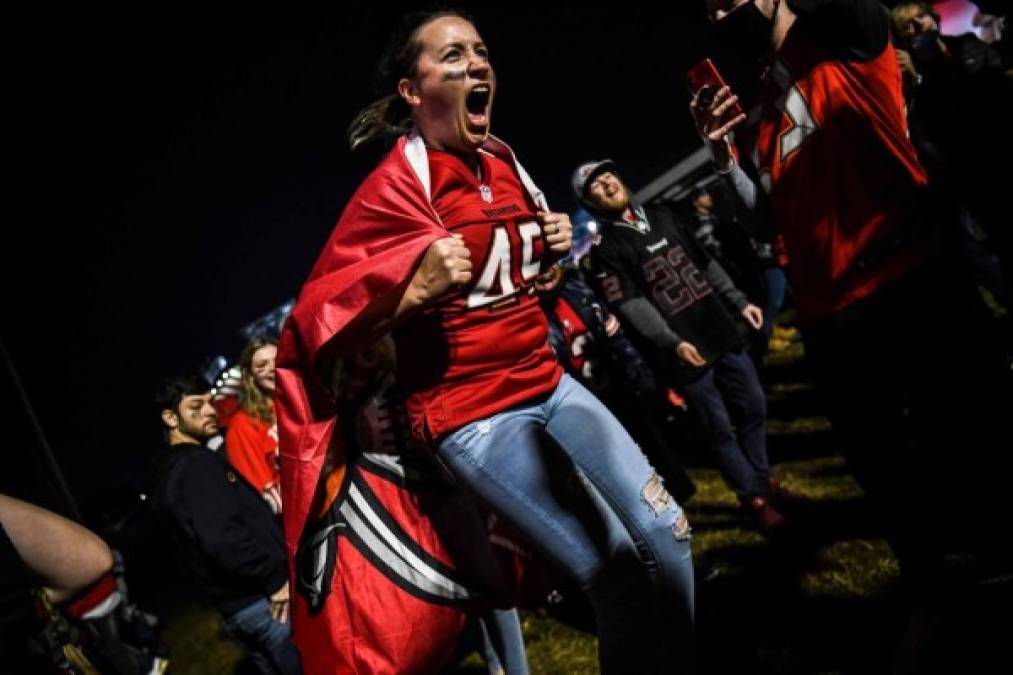 Fauci alertó además de los riesgos de fiestas privadas durante la celebración del Super Bowl, que, en su opinión, podrían ser un foco de 'súper propagación' del coronavirus, que ya ha dejado al país con cerca de medio millón de muertos.