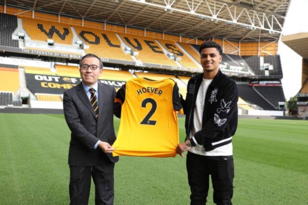 El Liverpool ha hecho oficial la venta del defensa Ki-Jana Hoever al Wolverhampton. El holandés, uno de los jugadores más prometedores de la cantera red, seguirá el camino opuesto a Diogo Jota y abandona Anfiel para jugar, a todos los efectos y como jugador en propiedad, con los Wolves.