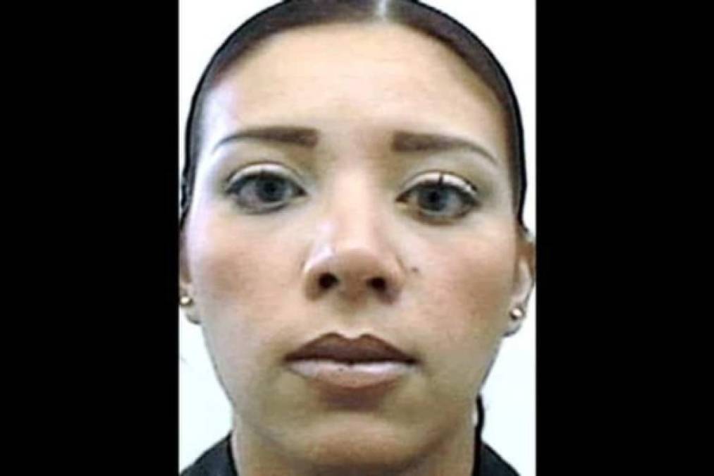 Medios mexicanos afirman que tras la cacería de las autoridades estadounidenses contra El Mencho, el peligroso narcotraficante estaría preparando a su hija de 32 años, Jessica Johanna Oseguera, para tomar el liderazgo del cartel.<br/><br/>Al igual que su hermano mayor, Jessica nació en California y según autoridades mexicanas es la principal operadora financiera del cártel de su padre. El Departamento del Tesoro de Estados Unidos la ubica como propietaria de empresas utilizadas para lavar dinero proveniente del narcotráfico.