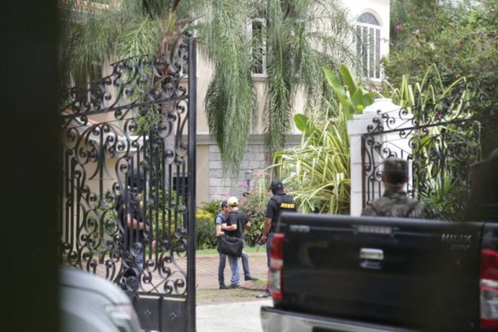 Varios equipos de investigación ingresaron a la vivienda de Yankel Rosenthal, detenido en Estados Unidos por estar acusado de lavado de activos y narcotráfico.