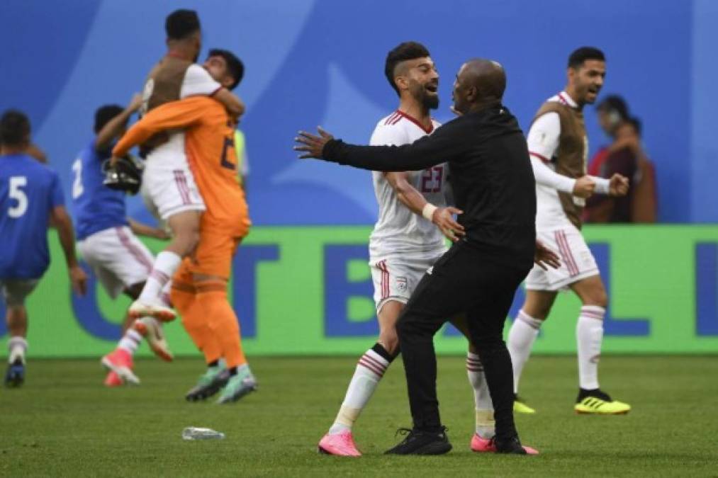 Contrario a lo que pasó con Marruecos, los iraníes celebraron con todo el triunfo en su debut en Rusia. Foto AFP