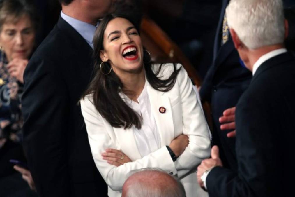 Este 3 de enero también inició su carrera la legisladora más joven en haber sido elegida para el Congreso, la hispana Alexandria Ocasio-Cortez, de 29 años, que representa al distrito 14 del estado de Nueva York.