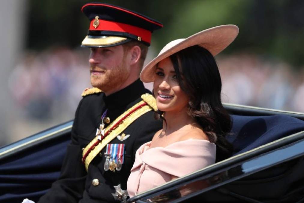 Britain's Prince Harry, Duke of Sussex and Britain's Meghan, Duchess of Sussex return in a horse-drawn carriage after attending the Queen's Birthday Parade, 'Trooping the Colour' on Horseguards parade in London on June 9, 2018.<br/><br/><br/>The ceremony of Trooping the Colour is believed to have first been performed during the reign of King Charles II. In 1748, it was decided that the parade would be used to mark the official birthday of the Sovereign. More than 600 guardsmen and cavalry make up the parade, a celebration of the Sovereign's official birthday, although the Queen's actual birthday is on 21 April. / AFP PHOTO / Daniel LEAL-OLIVAS