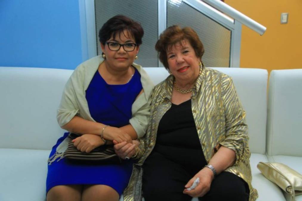 Irma Zamora y Mary Ann Raudales.