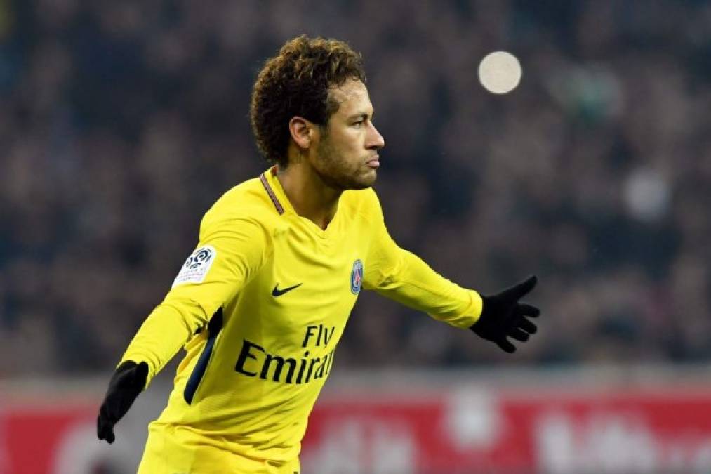 El Real Madrid tendría que desembolsar 400 millones de euros si quiere hacerse con los servicios de Neymar . Diario Marca informa que el brasileño le ha puesto una condición al club merengue; firmar el contrato antes del Mundial de Rusia.