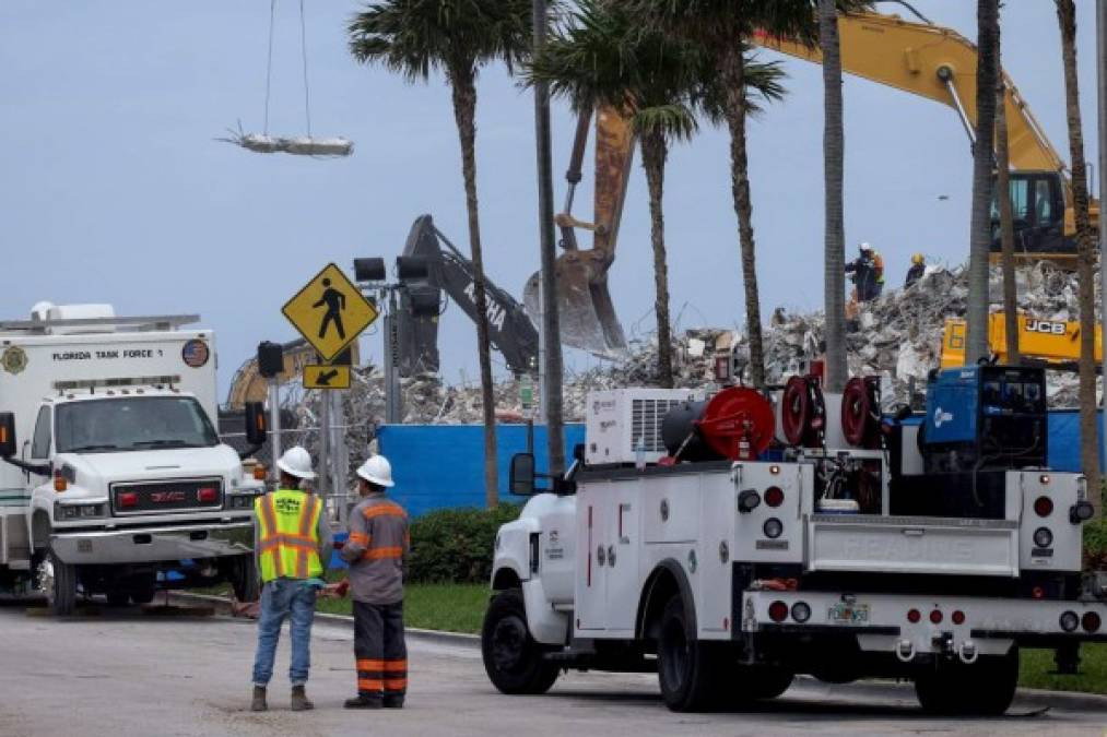 De los cuerpos hallados, 83 han sido identificados y 22 personas que podrían haber estado en el edificio cuando se derrumbó siguen desaparecidas, anunció la alcaldesa del condado de Miami-Dade, Daniella Levine Cava, al transcurrir la jornada 19 de las tareas de búsqueda y rescate.