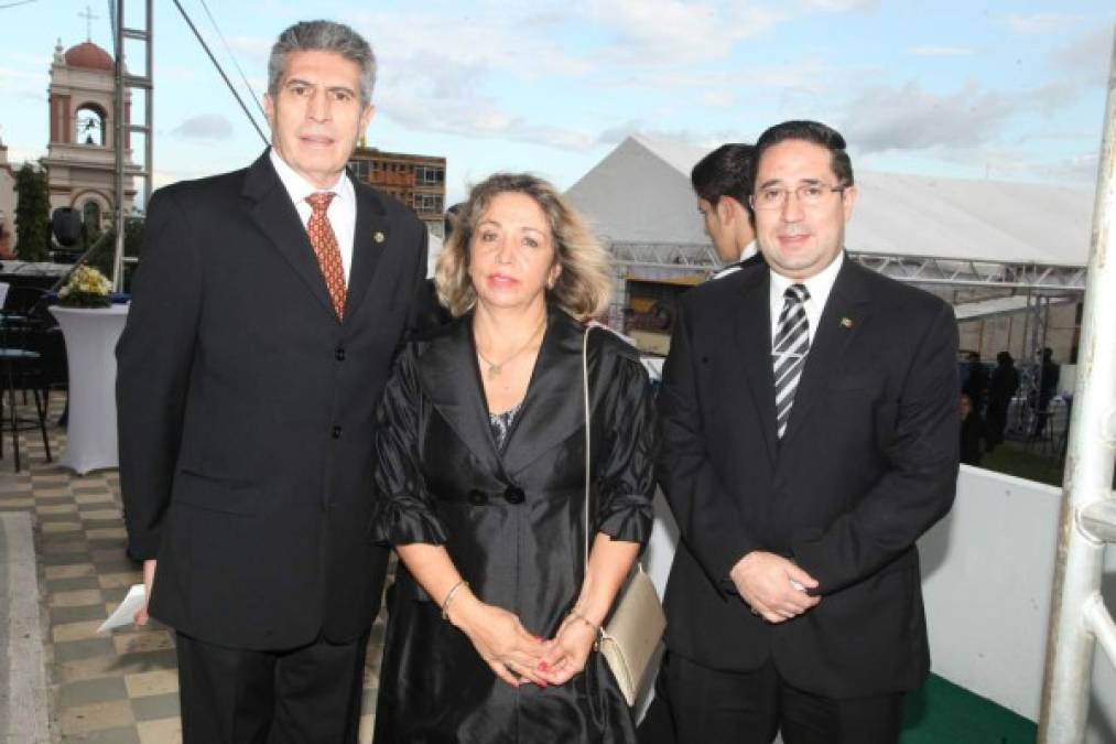 Gilberto y Maribel Limón y José Melo.