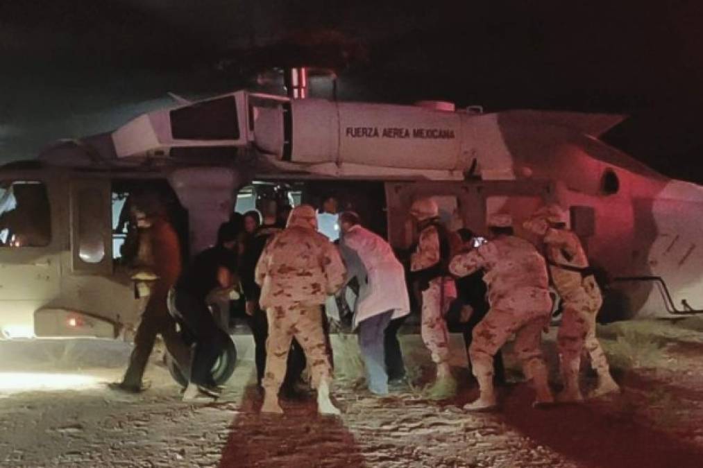 Por decisión de la familia LeBarón, tres adultos y cinco de los menores lesionados fueron trasladados de Sonora a la ciudad estadounidense de Phoenix, en Arizona, apoyados por las fuerzas armadas mexicanas.