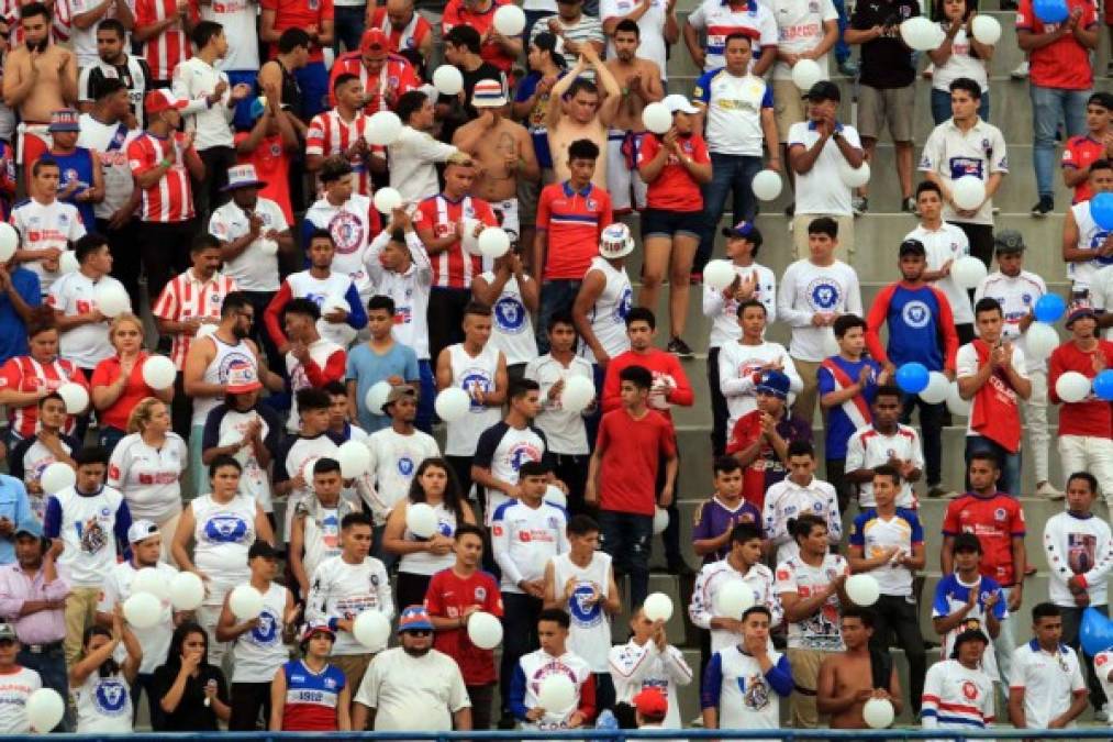 Fieles. Un buen número de aficionados del Olimpia asistieron al estadio Emilio Williams de Choluteca para apoyar a su equipo ante la UPN.