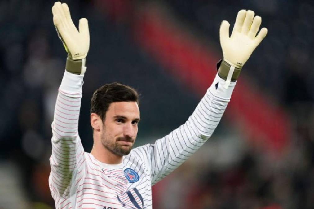 La llegada de Gianluigi Donnarumma al PSG obligaría al portero español Sergio Rico a buscarse acomodo afuera del conjunto parisino. Y en la Liga Española no le faltarían pretendientes según parece. En concreto el Valencia y el Espanyol verían con muy buenos ojos la llegada del arquero de 27 años.