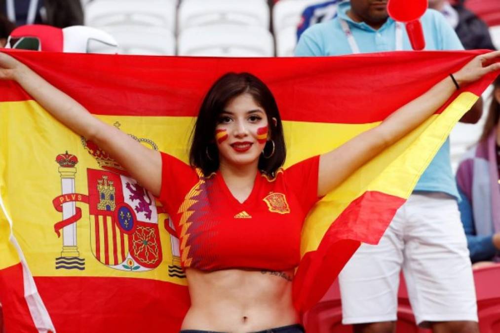 Aficionada española apoyando a su selección en Kazan, Rusia. Foto EFE