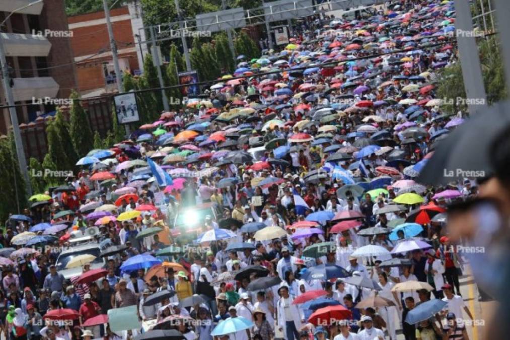 Los maestros y médicos se muestran enardecidos y ponen una serie de condiciones para sentarse con el Gobierno.