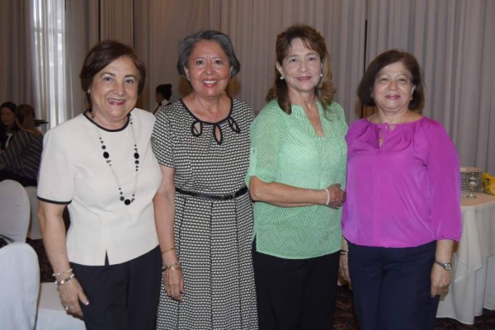 Ruth Medina, Sonia Reyes, Carmen Mena y Flabia Medina.