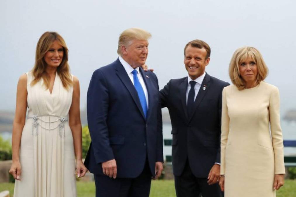 Melania y Trump fueron recibidos por el presidente frances Emmanuel Macron<br/>y su esposa, Brigitte Macron.