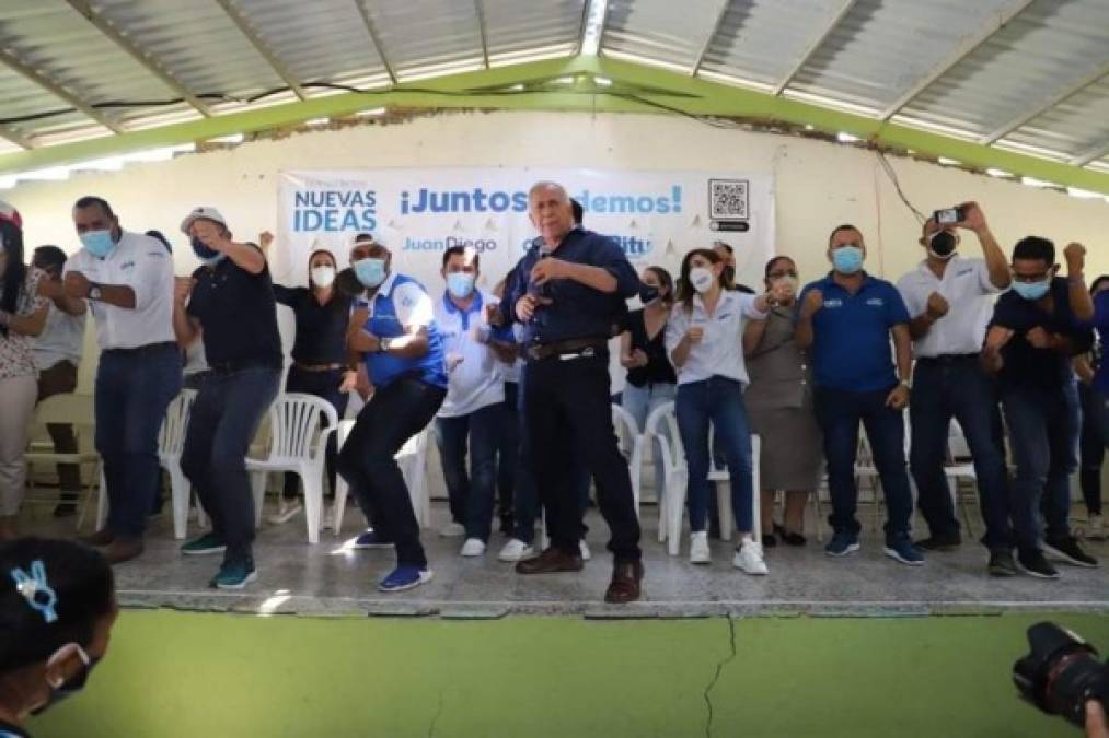 El aspirante presidencial no portaba mascarilla al momento de su discurso político en la zona central del país.