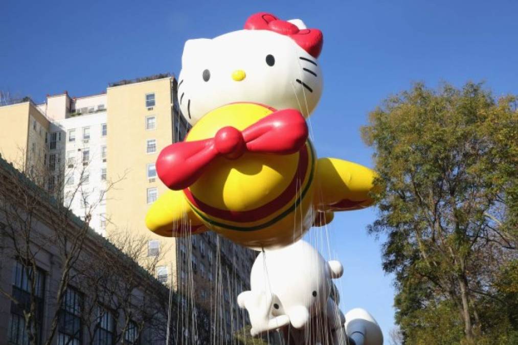 Hello Kitty en el desfile de Macy's. Cada año cientos de neoyorquinos salen a las calles para presenciar este bonito espectáculo.