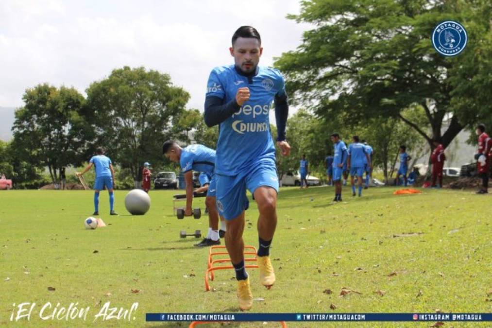 El lateral zurdo Omar Elvir entrena con Motagua y todo indica que seguirá en el cuadro azul. En su momento se informó que podría salir al Real España.