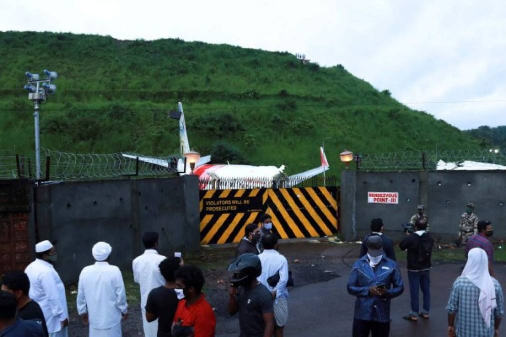 El Boeing 737, con 191 personas entre pasajeros y tripulación, cubría la ruta entre Dubái y la ciudad de Kozhikode, en el estado indio de Kerala, y sufrió el accidente el viernes por la noche.