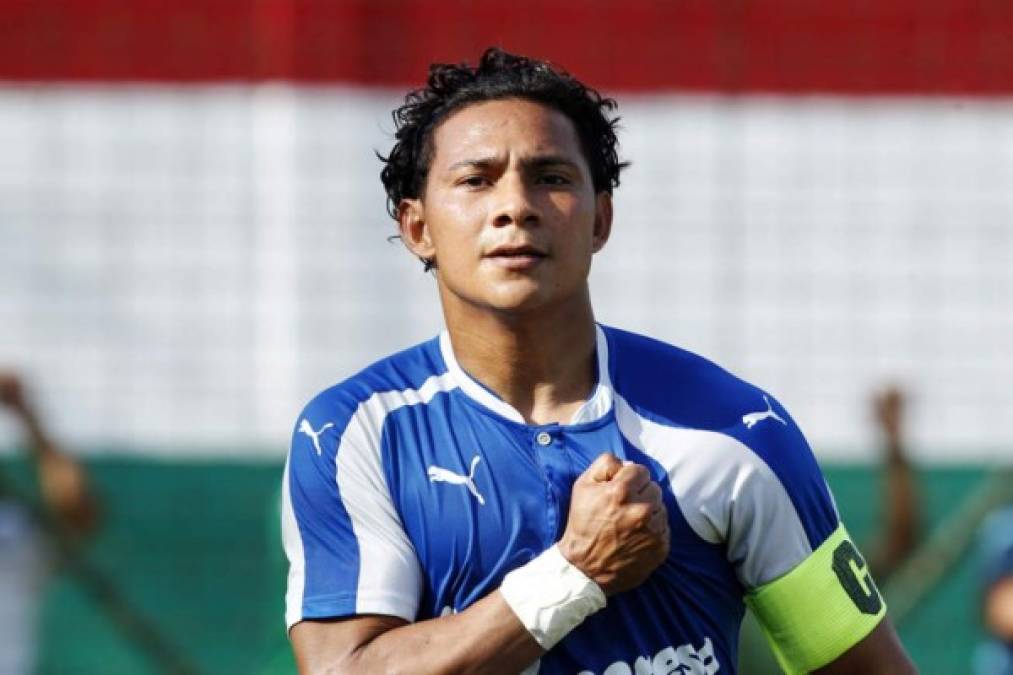 Carlos Sánchez: Tras sus grandes actuaciones con el Honduras Progreso, el lateral por la banda izquierda interesa a varios clubes de los grandes en la Liga Nacional.