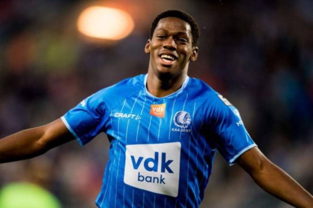 Jonathan David: Delantero canadiense de 20 años de edad que milita en el Gent de la primera división de Bélgica, la prensa española señala que el Barcelona lo tiene en la mira.