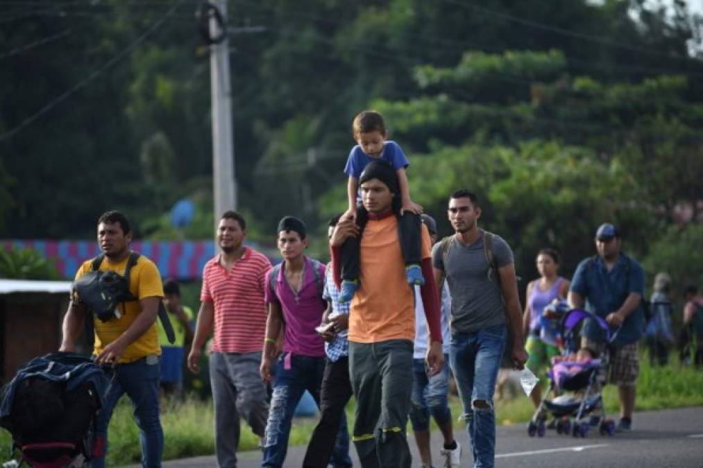 El grupo se dirige ahora hacia Tapachula, a unos 40 kms de Ciudad Hidalgo adonde esperan llegar en unas seis horas.