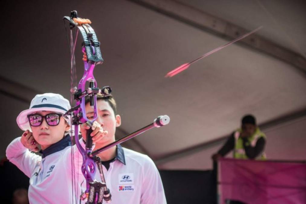 La surcoreana Song Yun Soo dispara durante la final femenina del Campeonato Mundial en la ciudad de México.