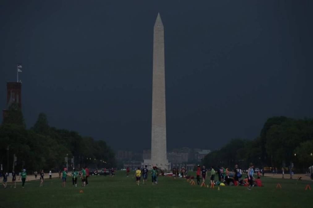 Las autoridades emitieron un aviso de alerta de tormenta eléctrica e inundaciones repentinas en Washington D.C., así como de posibles tornados en la región.