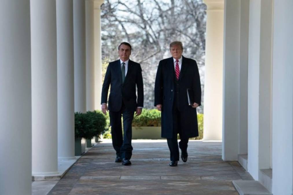 Después de un almuerzo de trabajo, los dos líderes de la derecha dieron una rueda de prensa conjunta en los jardines de la Casa Blanca.
