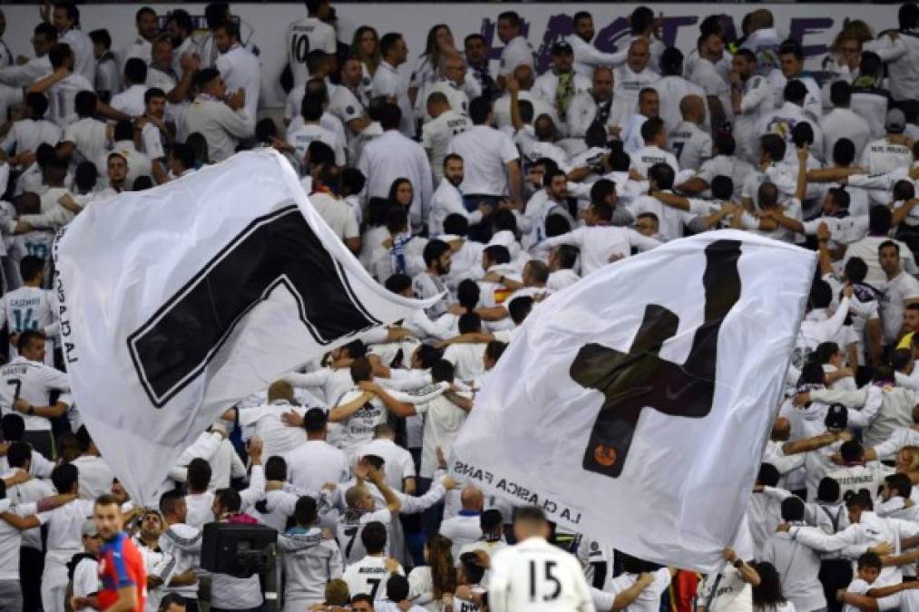 El público del estadio Santiago Bernabéu despidió al Real Madrid con silbidos después de su victoria ante el Viktoria Plzen (2-1) en la tercera jornada de la fase de grupos de la Liga de Campeones.