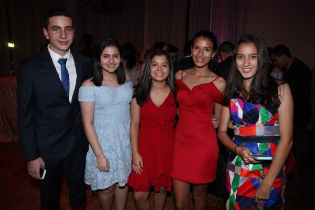 Nicolás Fuschich, Emilia Handal, Adriana Godoy, Valeria Rodríguez y Hena Interiano.