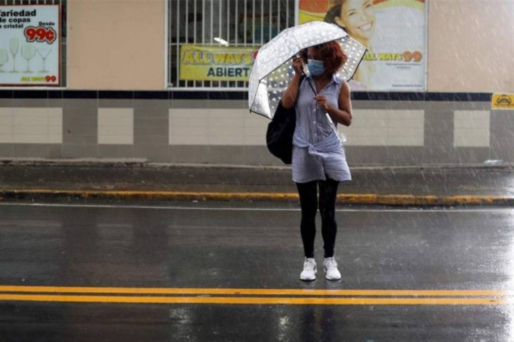 La tormenta afectó con su paso en Puerto Rico dejando fuertes lluvias e inundaciones.