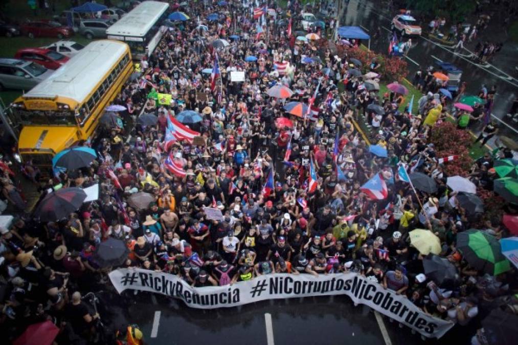 Las protestas estallaron el sábado 13 de julio luego de que el Centro de Periodismo Investigativo publicó la totalidad de un chat de Telegram donde Rosselló y otros 11 hombres de su entorno cercano intercambiaban mensajes considerados ofensivos, homofóbicos y misóginos por sus críticos.