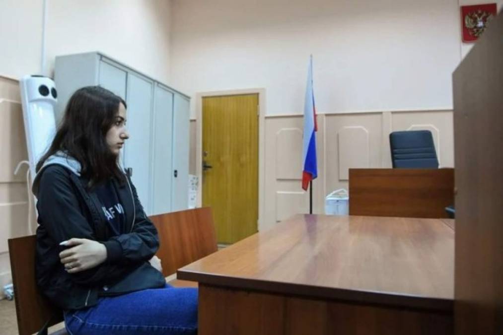La justicia rusa mantiene a Krestina, Angelina y María en libertad bajo fianza, pero aisladas. No pueden comunicarse entre sí ni con los testigos del caso o con los medios.
