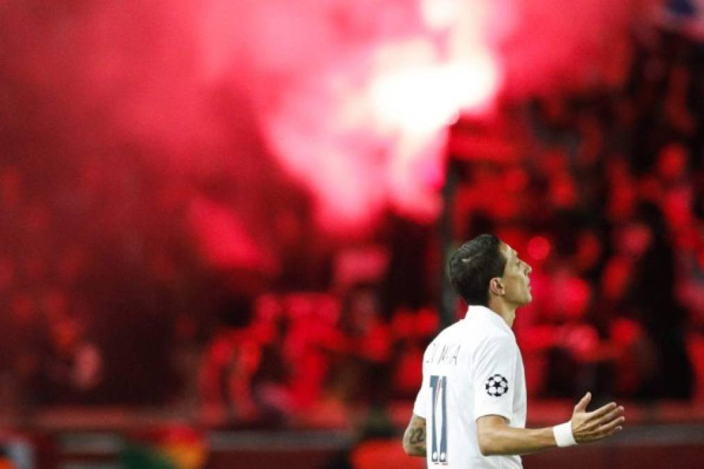 La afición del PSG festejó por todo lo alto la goleada de su equipo al Real Madrid en el Parque de los Príncipes.