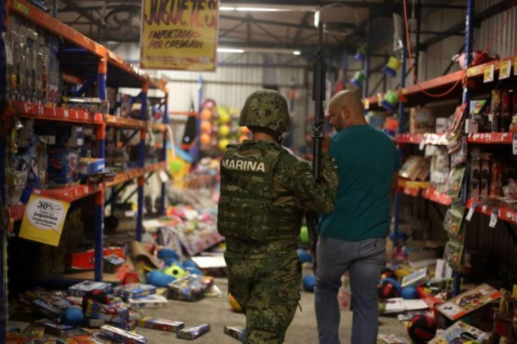 Más de 250 personas fueron detenidas en las últimas horas por los saqueos y actos vandálicos cometidos en el marco de las protestas por el alza al precio de los combustibles en México, cuyo Gobierno prometió mano dura para frenar los abusos.<br/>