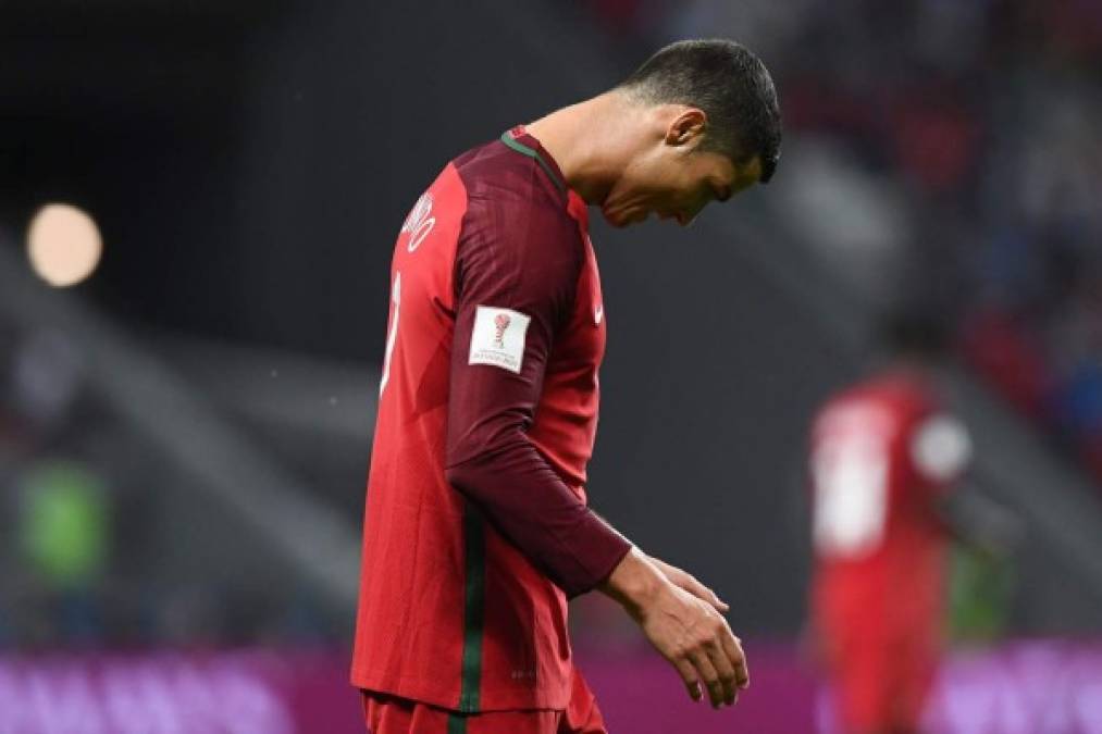 Portugal's forward Cristiano Ronaldo reacts during the 2017 Confederations Cup semi-final football match between Portugal and Chile at the Kazan Arena in Kazan on June 28, 2017. / AFP PHOTO / FRANCK FIFE
