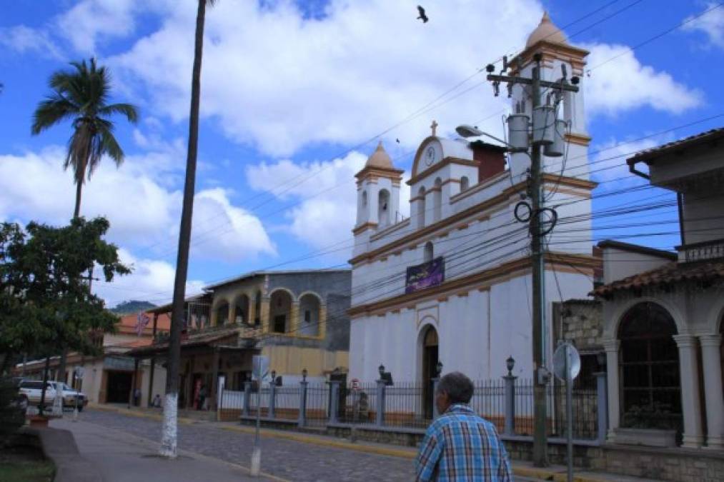 Por su parte, la ministra de Turismo, Nicole Marrder, dijo que están apoyando la reapertura del destino de Copán Ruinas, sabiendo que los hondureños ya tienen muchas ansias por regresar.