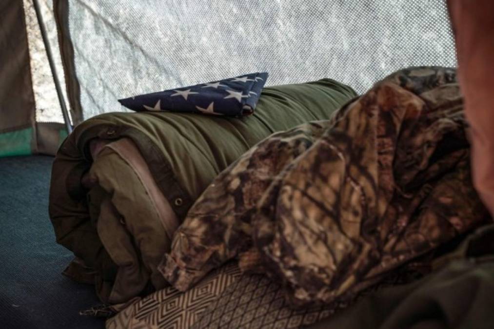 Los nacionalistas acampan en la frontera a la espera de 'cazar' inmigrantes.