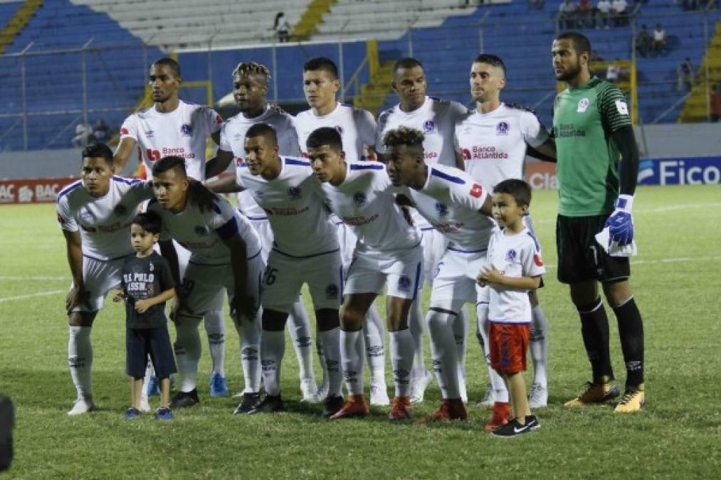 El once titular que utilizó el Olimpia jugando como local en el estadio Morazán contra el Vida.